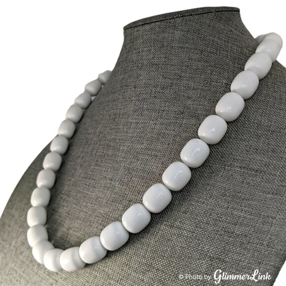Vintage White Beaded Necklace, Chunky Oval Beads - Picture 3 of 11